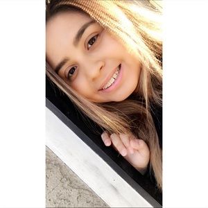 Meet your Posher, Cinthia